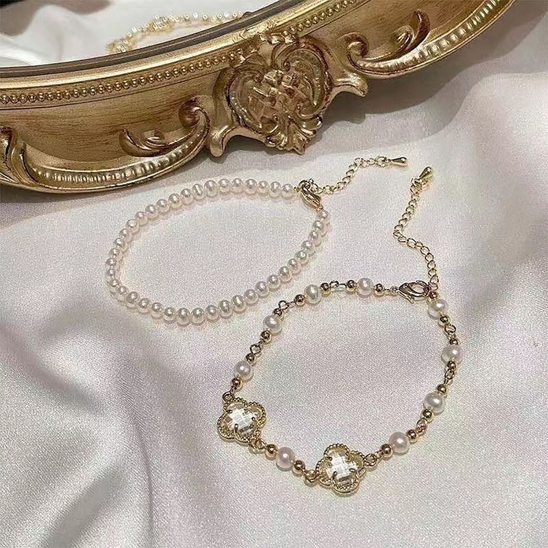 Set Perhiasan Gelang Mutiara Bentuk Daun Clover Warna Emas Gaya Vintage Korea Untuk Wanita