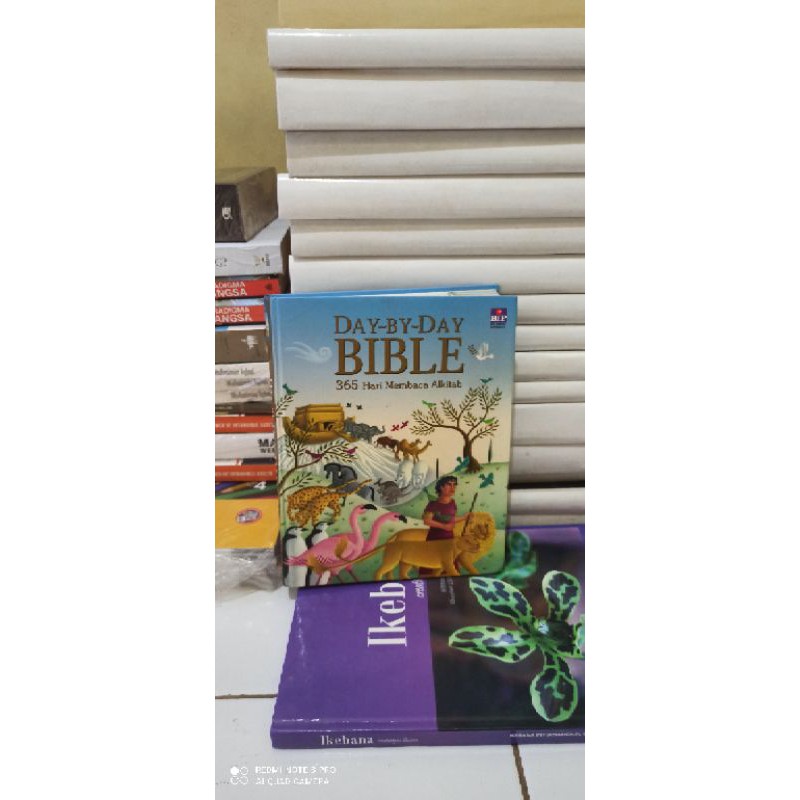original Day By Day Bible 365 hari membaca Alkitab