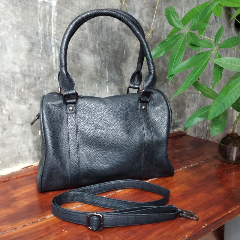 [preloved] Tas slempang/ Sling bag femmebravile