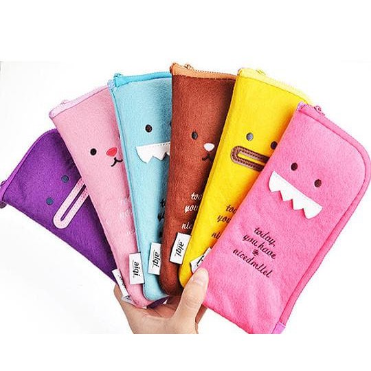 

Dompet / Tempat Pensil Kain Motif Wajah Lucu