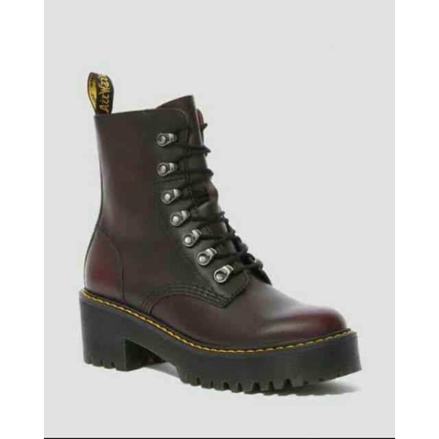 sepatu kulit wanita  / sepatu  docmart / sepatu fashion