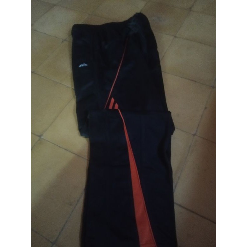 celana olahraga wanita ataupun lelaki EQUIPMENT