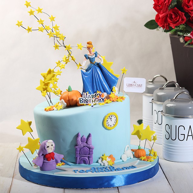 

Cinderella / Kue Ulang Tahun diameter 20 cm / MOHON BACA KETERANGAN