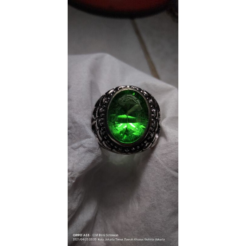 Natural moldavit atau Jamrud Zambia