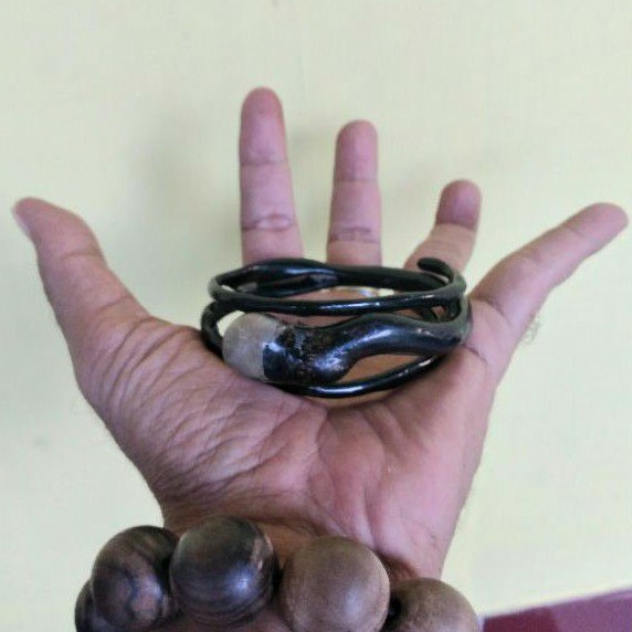 GELANG AKAR BAHAR HITAM BONGGOL. SekarJagadJogja
