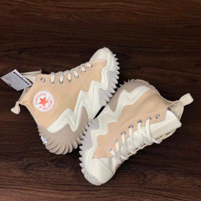 Converse Run star hike motion beige