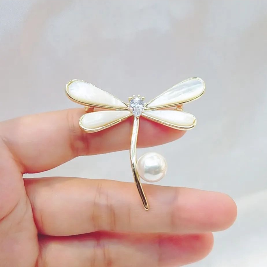 BISA COD Bross Ceramic Aksesoris Mewah Wanita Hijab Bentuk  Capung Pearls Desain Mutiara Korea Titan