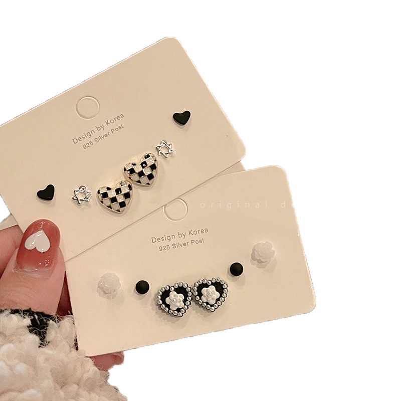 3 Pasang / Set Anting Stud Desain Hati Bunga Papan Catur Aksen Mutiara Gaya Elegan Untuk Wanita