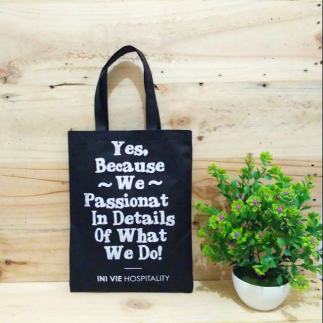 

Godiebag spoundbond 75 gsm Cantik, Ukuran 25cm X 35cm, custom sablon