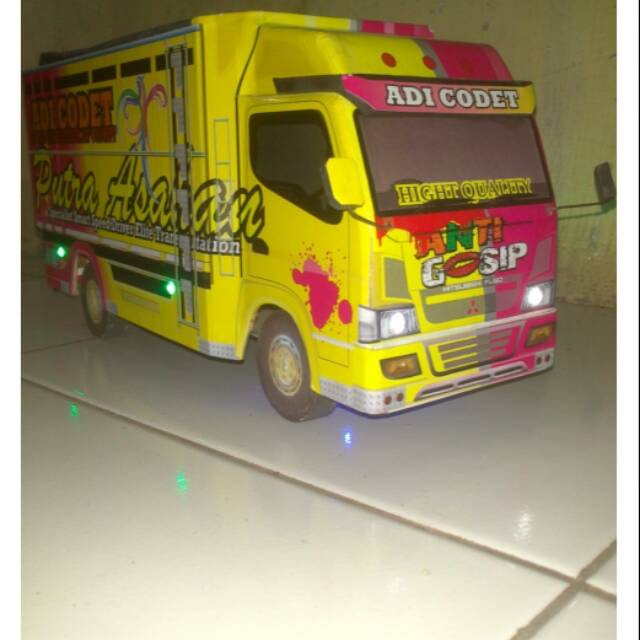 Gambaran Truk  Anti Gosip livery truck anti gosip