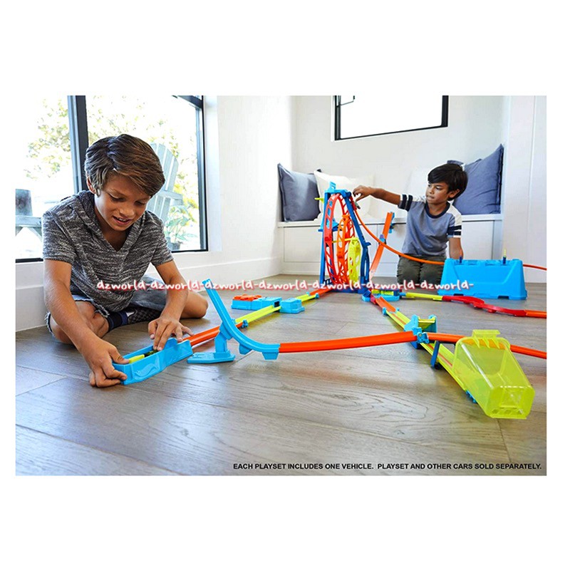 Hotwheels Track Builder Tripple Loop Conquer The Giant Mainan Mobil