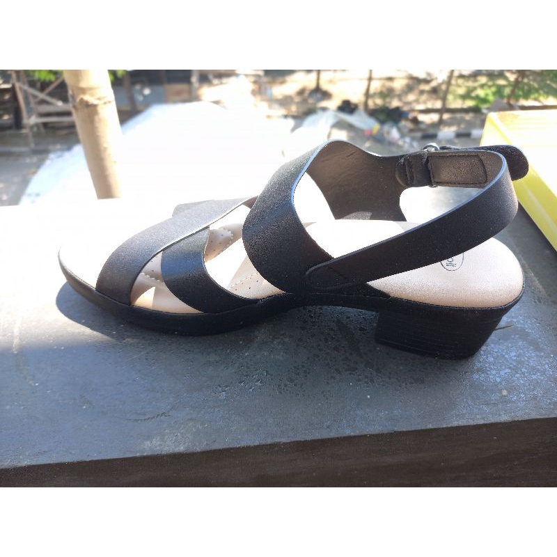 SchollFootfitSandalWanita