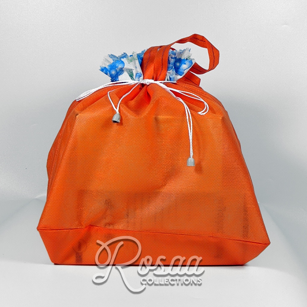 

TERLARIS TAS KAIN / SERUT PARCEL UNTUK DUS / BOX MAKANAN UKURAN 18 X 18 CM