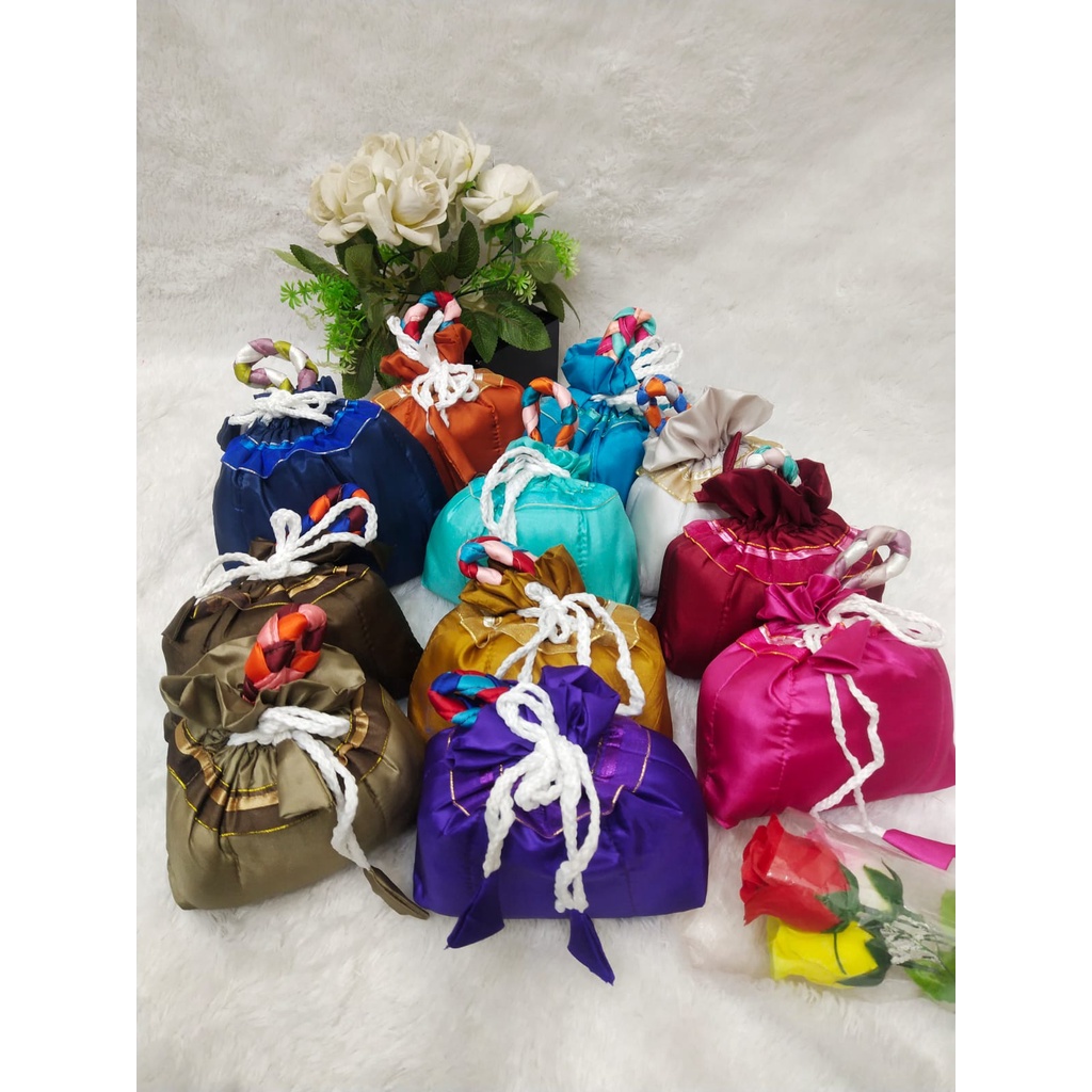 Mukena abutai satin tas kepang model