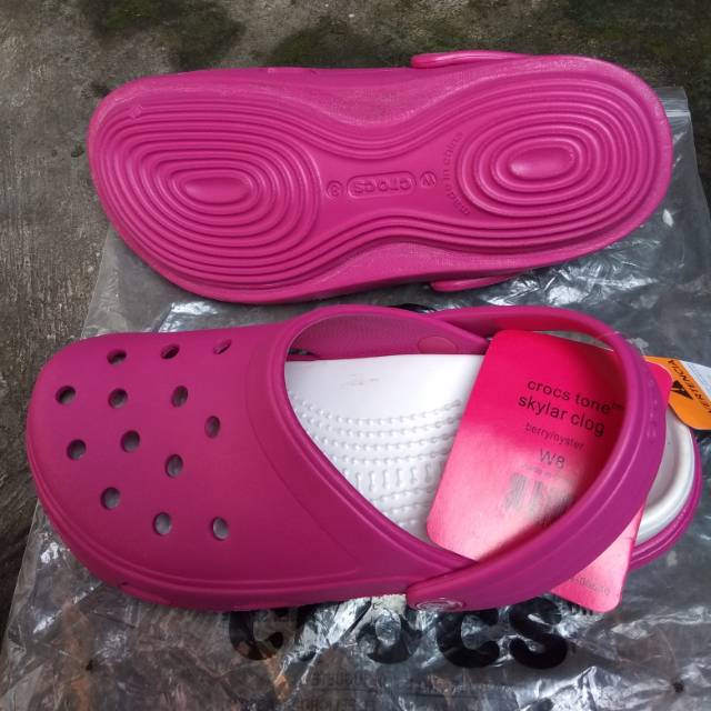 places that sells crocs