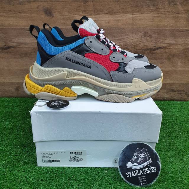 balenciaga triple s grey red