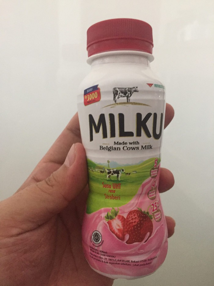 

Milku Susu UHT Rasa Stroberi Botol 200ml