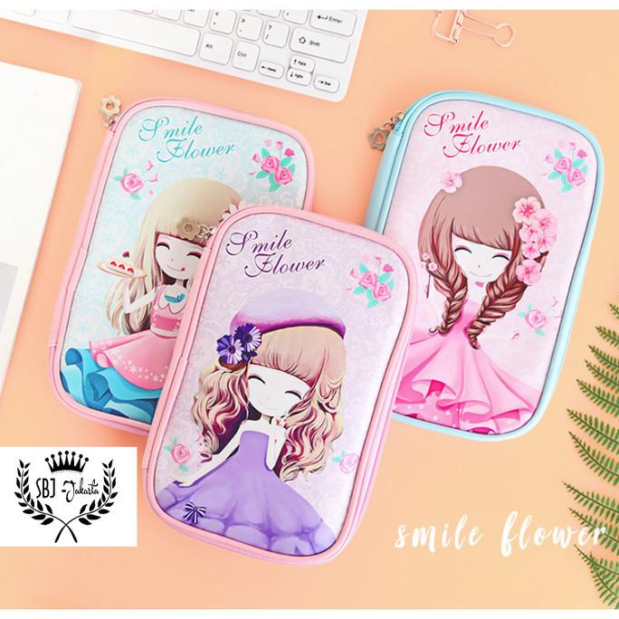

KOTAK PENSIL / TEMPAT PENSIL SOFTCASE SMIGGLE LOOKALIKE SMILE FLOWER