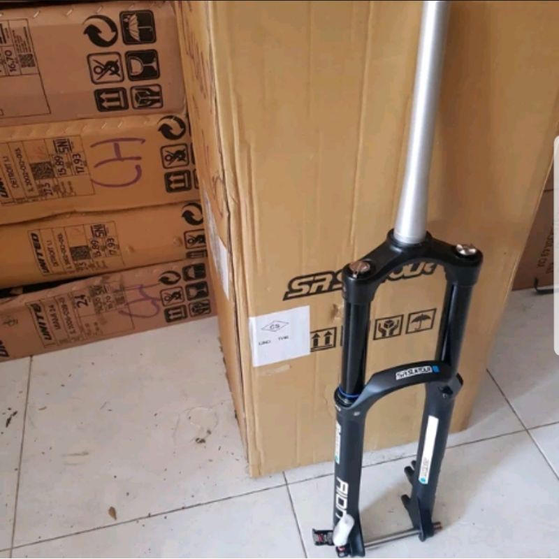 Fork 27.5 Suntour AION EVO BOOST AIR Travel 160 TAPER TA15X110 hitam doff Lock