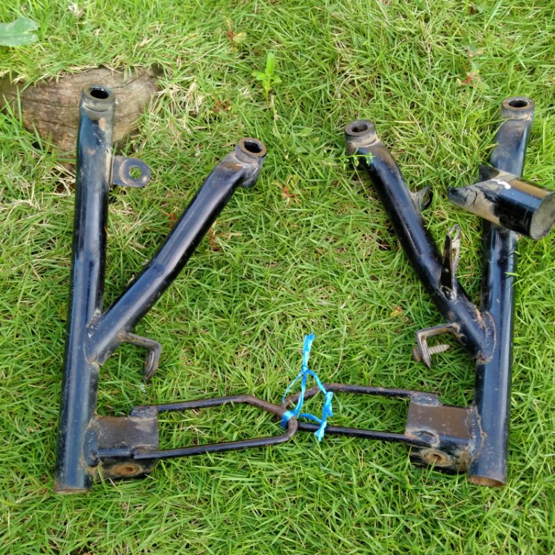 FOOTSTEP BELAKANG BESI PIJAKAN BELAKANG FUSTEP HONDA VARIO LAMA VARIO KARBU ORIGINAL