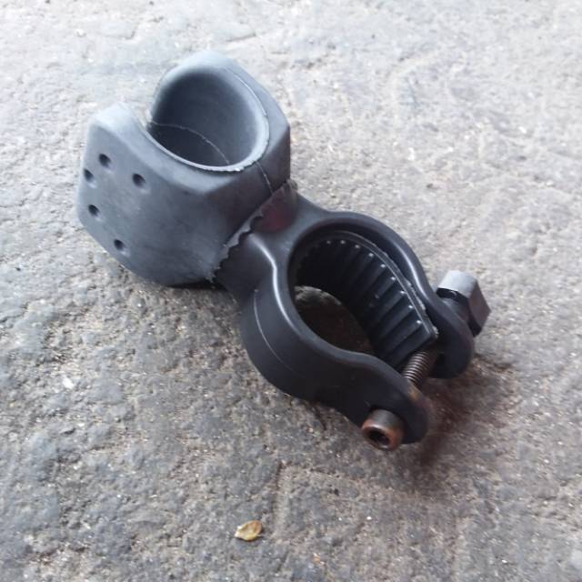bracket lampu sepeda