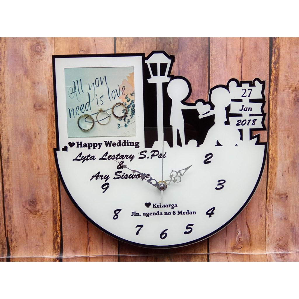 Kado Pernikahan Jam Dinding Custom