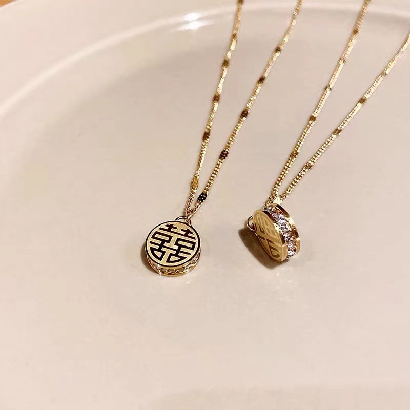 Kalung Rantai Dengan Liontin Bulat Bahan Titanium Steel Untuk Wanita