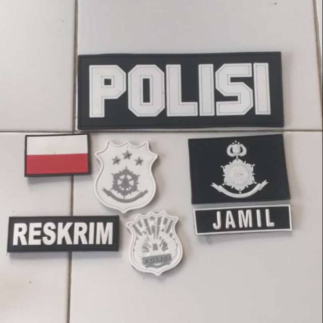 

Satu set perlengkapan polisi