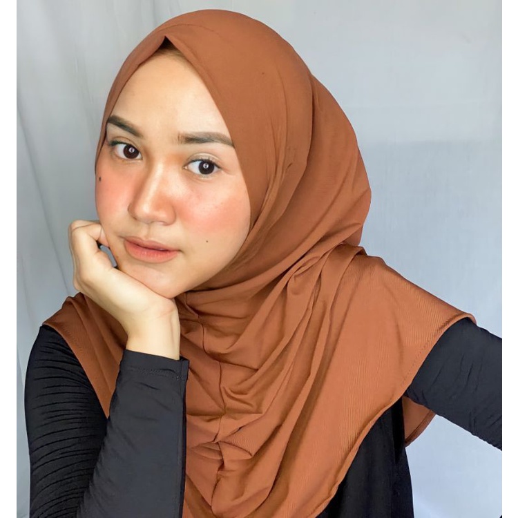 Bergo Shalwa Hijab Citra Kirana Jilbab Sport Instan Jersey Murah Kerudung Harian by Eryzscarf-Caramel