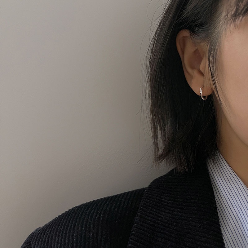 Anting Tindik Bentuk Bulat Irregular Warna Silver Gaya Korea Untuk Wanita