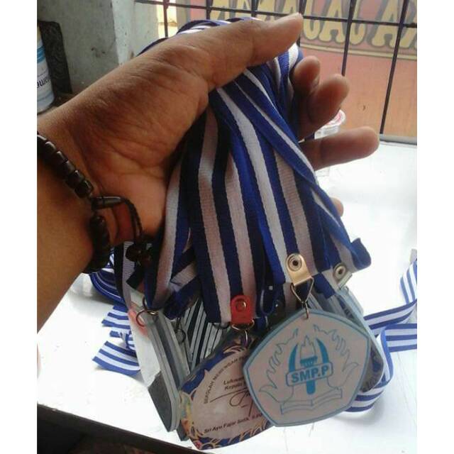 Medali wisuda, perpisahan