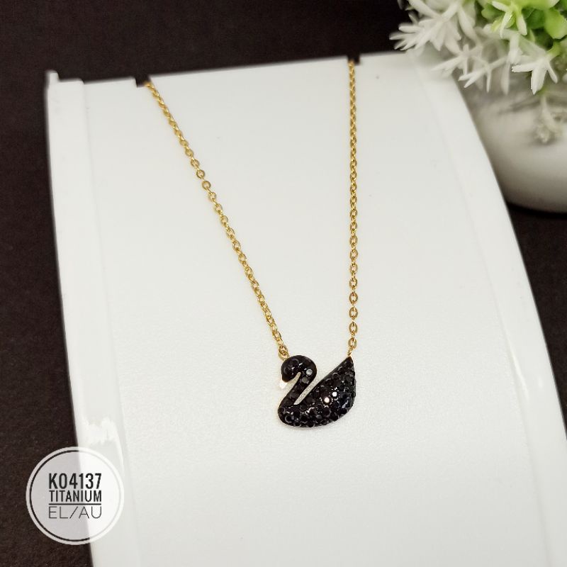 Kalung Titanium Angsa Zircon Hitam Kecil K04137