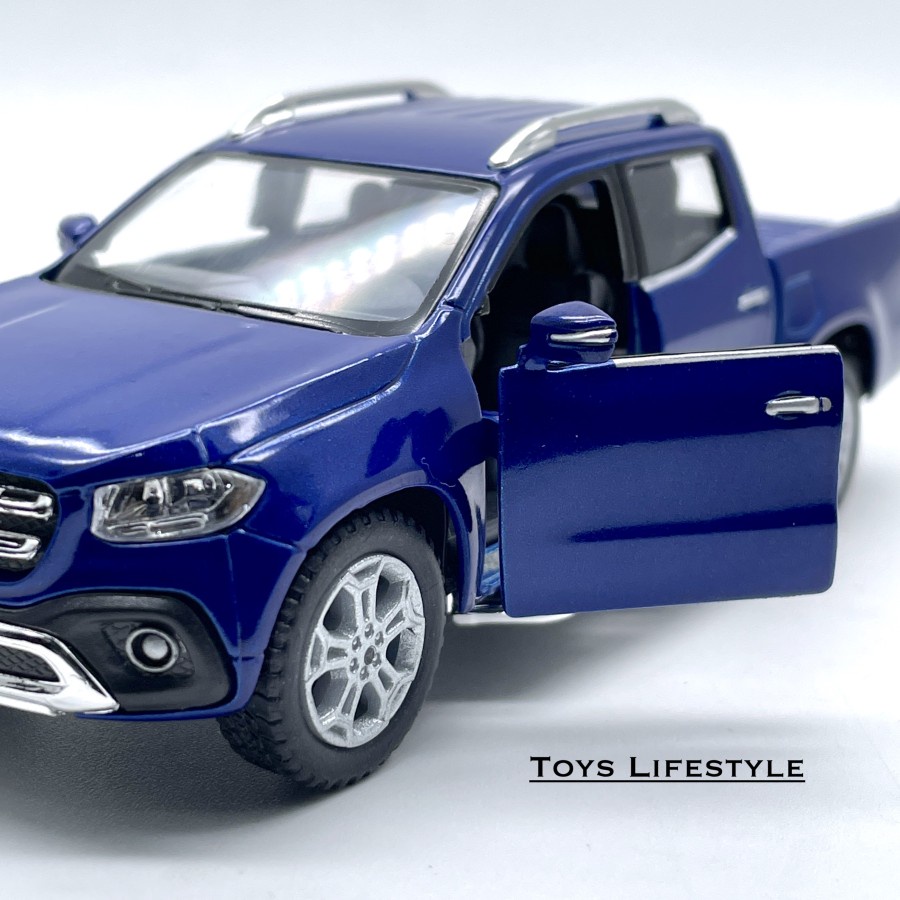 Kinsmart Diecast - Mercedes Benz X Class Skala 1:32 (Biru)