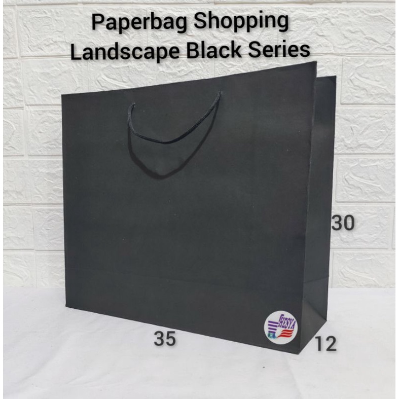 

Paperbag Shopping Landscape Black Series (35.12.30)