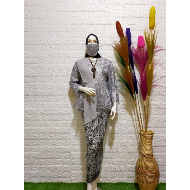Setelan kebaya modern/kebaya tile/kebaya wisuda/baju kebaya/kebaya brokat selendang/kebaya akad