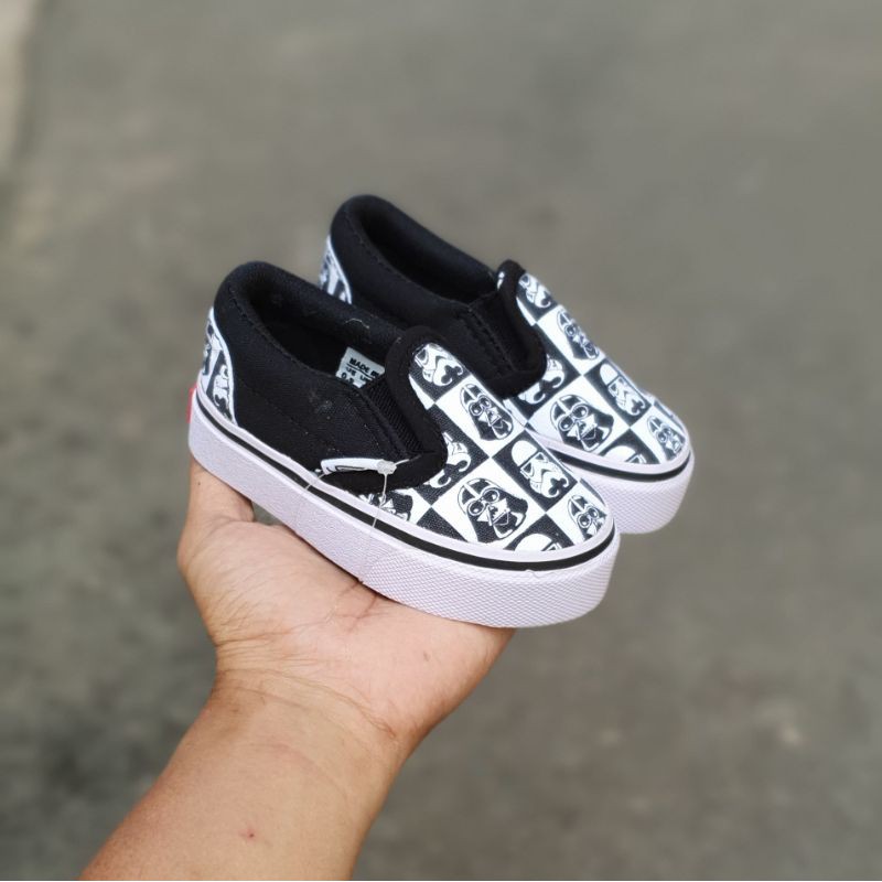 SEPATU ANAK VNS SLIP ON STARWARS/STROMTROPER/DARTH VADERR