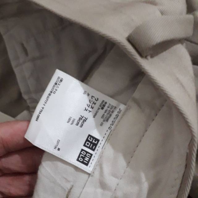 CELANA CINO UNIQLO BEKAS (ORIGINAL)