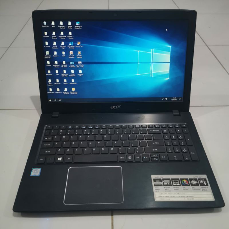 Laptop Acer Aspire E5-575 Cor i3-6006U Layar 15 inc HD Graphic 520 Windows 10