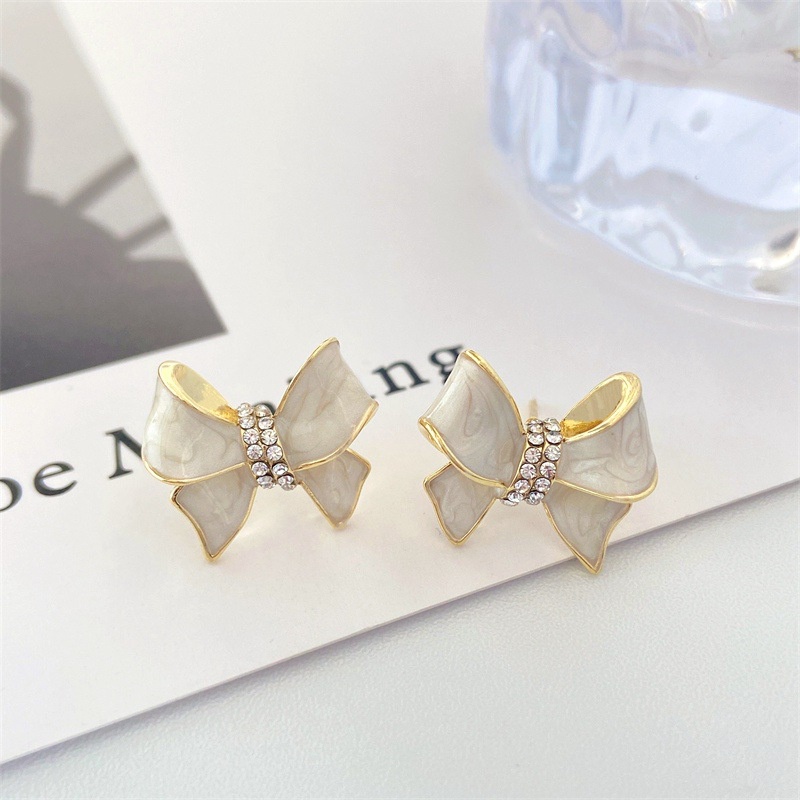 Anting Desain Pita Warna Putih Gaya Simple Untuk Wanita