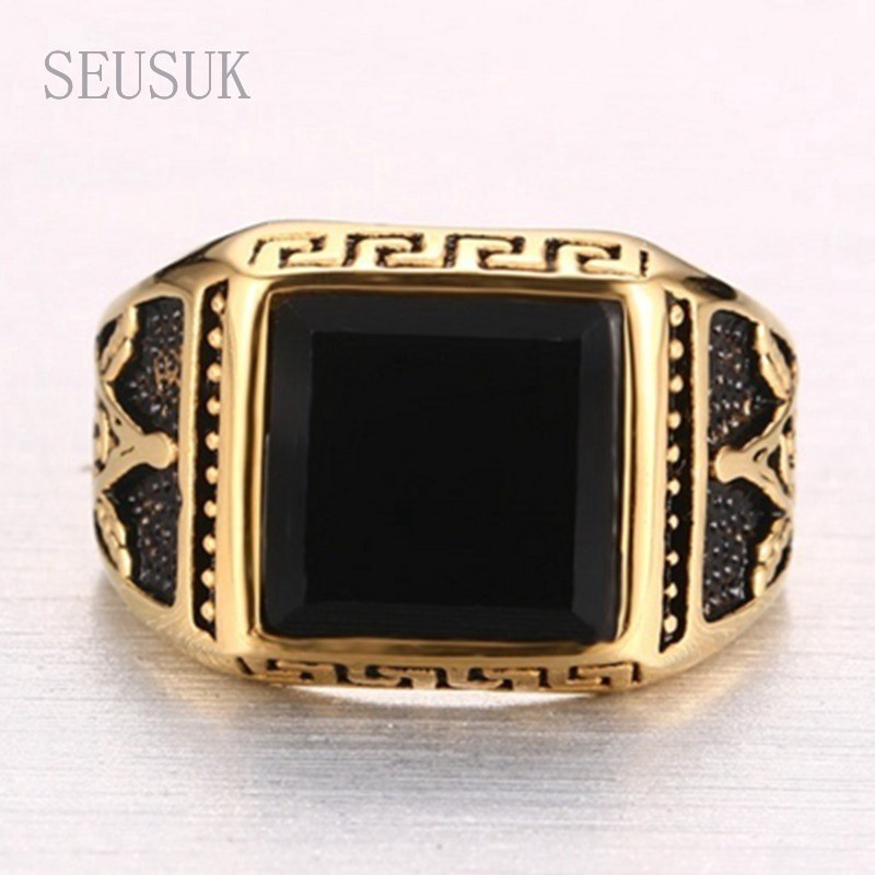 SEUSUK  Cincin Lapis Emas Gaya Vintage dengan Batu Hitam untuk Pria