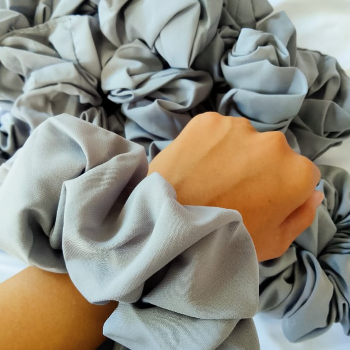 [ 𝐂𝐫𝐨𝐜𝐮𝐬 ] Pilih Warna Srunchie Jumbo Cemol Hijab / Cepol ikat rambut-Cepol GREY / SILVER