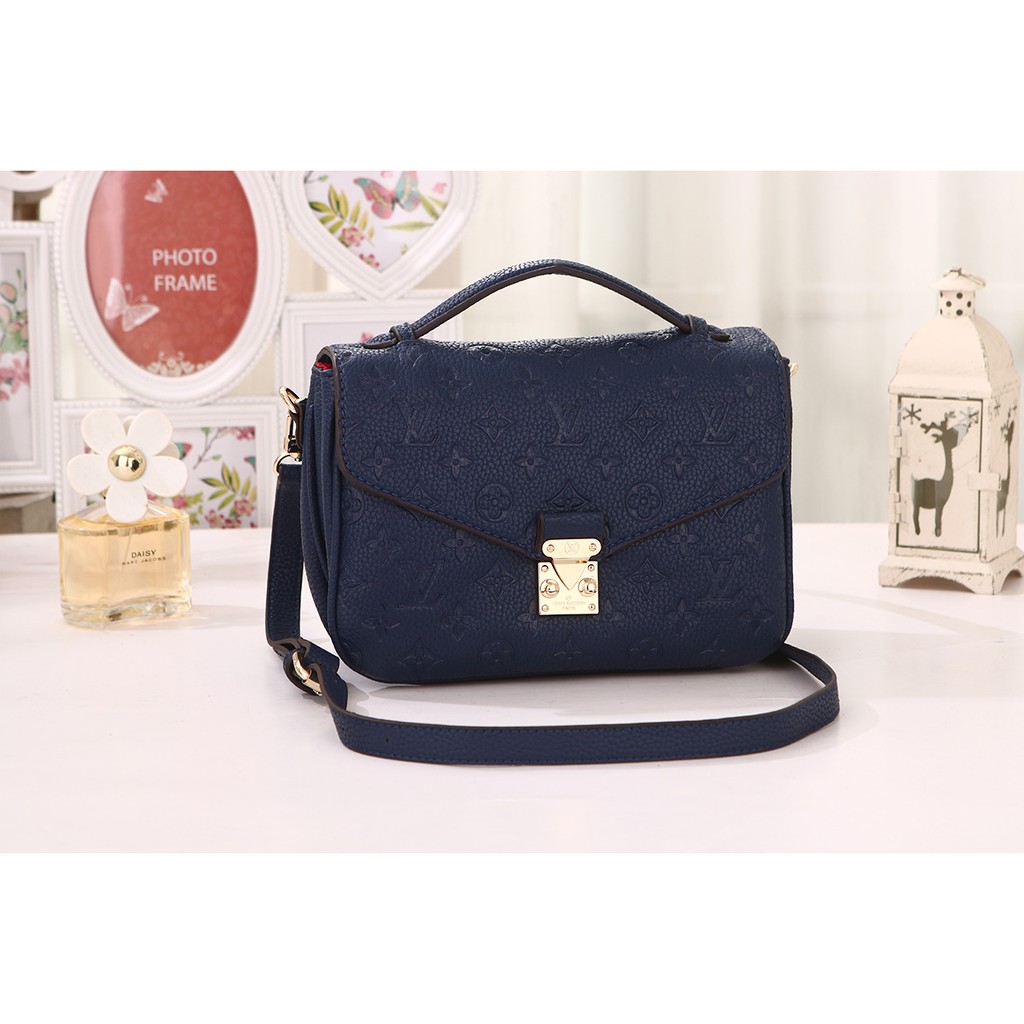 Tas wanita LV Metis Pochette Empreinte A02