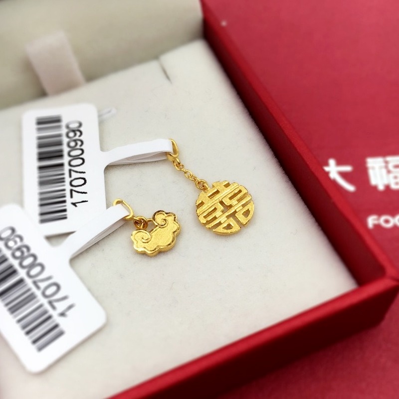 [Ready Stock]Fashion Unique Gold-Plated Cloud Pendant Blessing Necklace