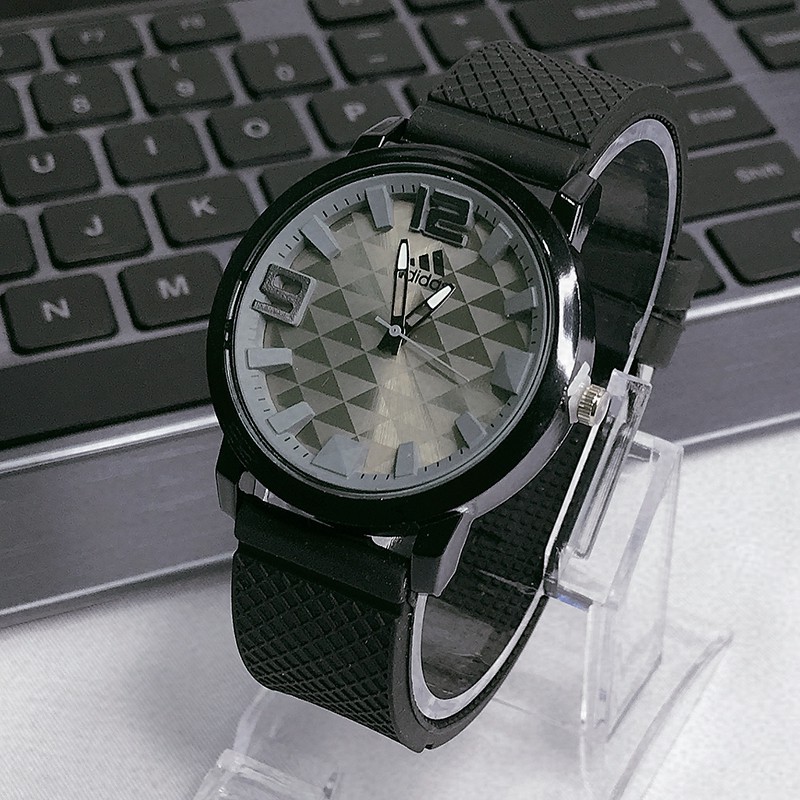 Jam Tangan Wanita Simple Rubber Kuarsa Lucu Menonton Jam Tangan Wanita Simple Rubber Kuarsa Lucu Menonton