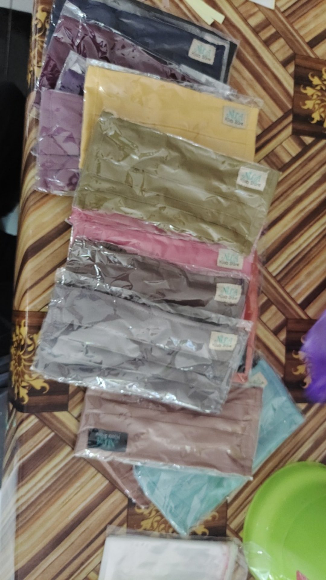 Masker Kain Serut Hijab Terbaru/masker Headloop Bahan Diamond Crepe / Ecer Grosir Nila Hijab Store