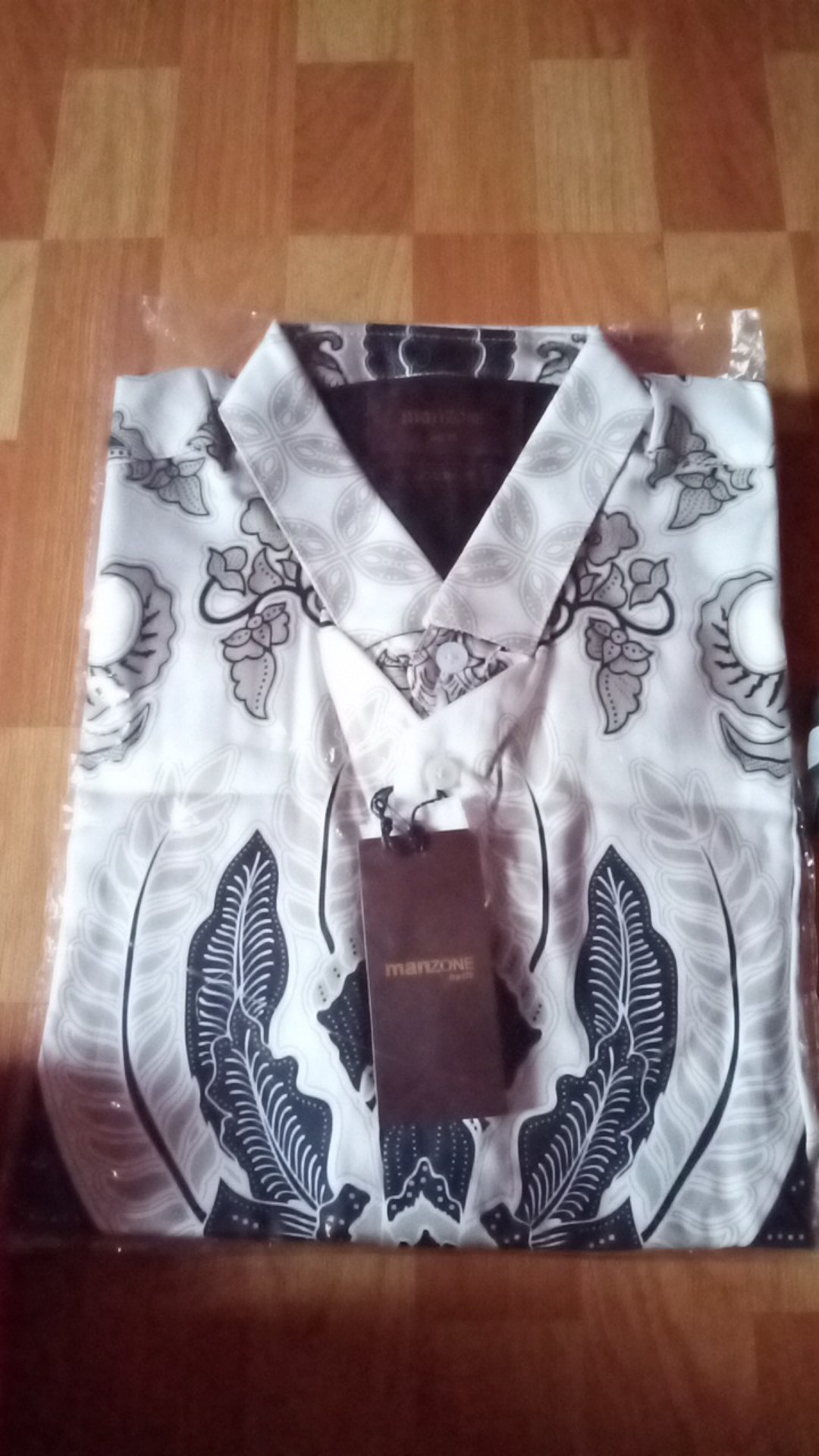 Manzone Kemeja Batik Pria Lengan Pendek Modern Fit Laksmada-white