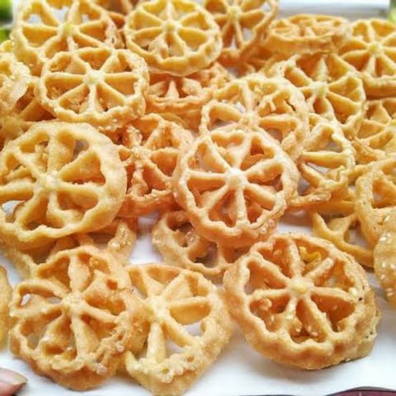 

kue kembang goyang isi 12 pcs,enak renyah gurih di jamin bikin ketagihan