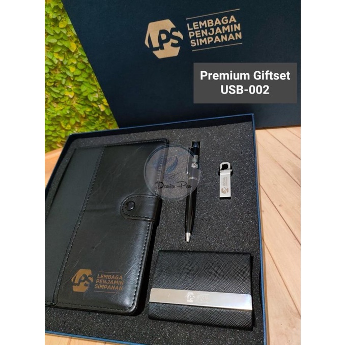 

Giftset USB Premium (Usb + Pen+ Notes A5+Card Holder) Gift set Elegan