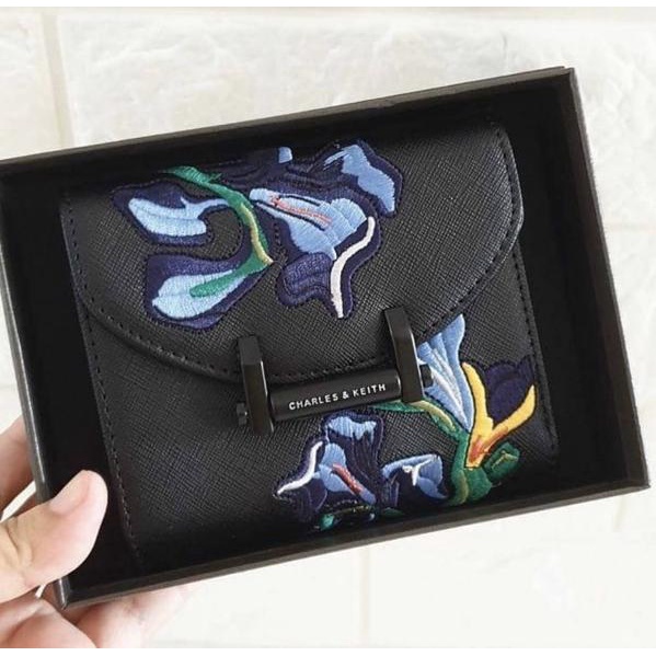 Koleksi Terbaru.. sale 8.8 CK x van gogh embroidered wallet