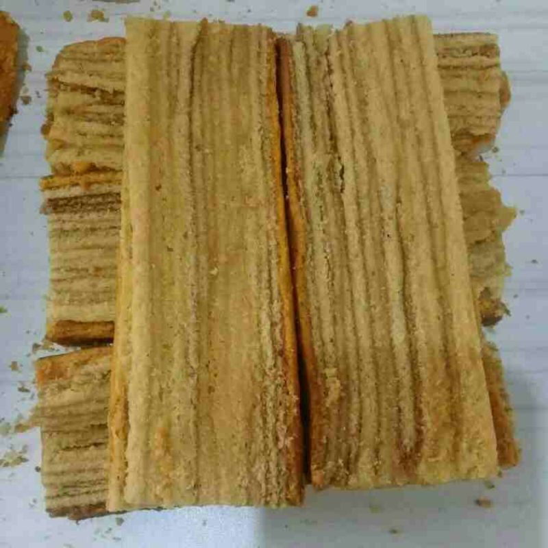 

roti kue lapislegit pinggiran basah